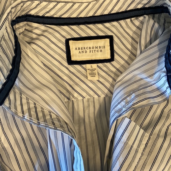 Abercrombie & Fitch women’s navy and white button down.  Size Large.  EUC. - Picture 8 of 10